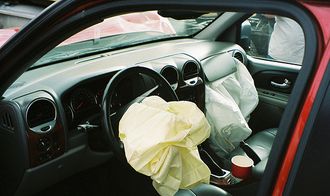 Airbag esterni, per tutelare pedoni e ciclisti dagli impatti violenti