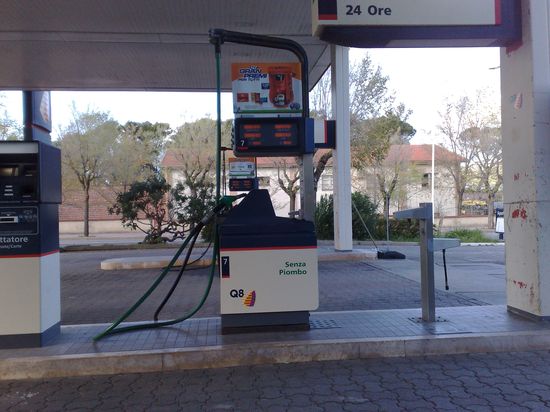 Benzina: petrolieri, calano i consumi di carburante a maggio