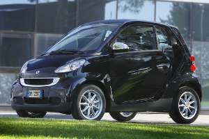 Smart fortwo versione speciale Black Tie la “cravatta nera” su quattro ruote