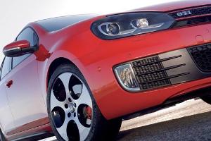 Volkswagen rinnova la leggenda della Golf GTI 2